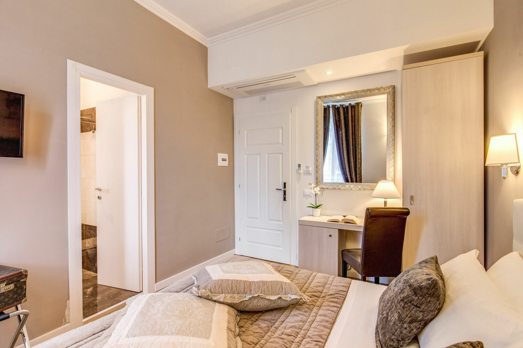 The Bridge Suites Rom Eksteriør billede