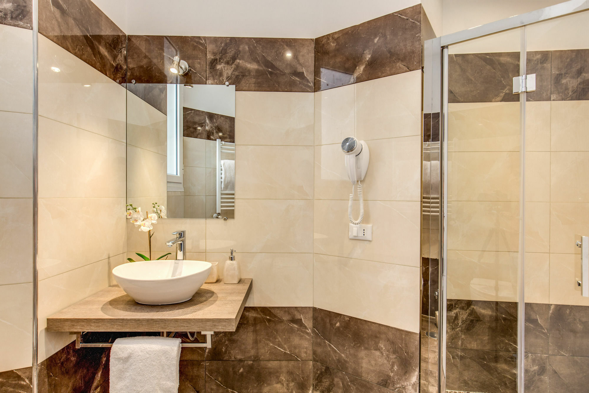The Bridge Suites Rom Eksteriør billede