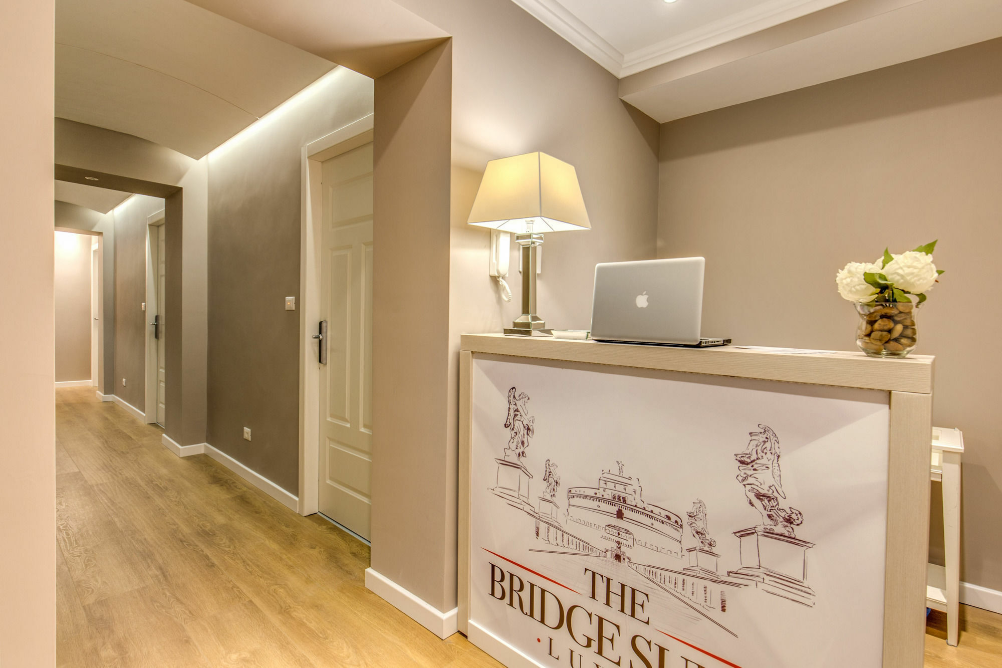 The Bridge Suites Rom Eksteriør billede