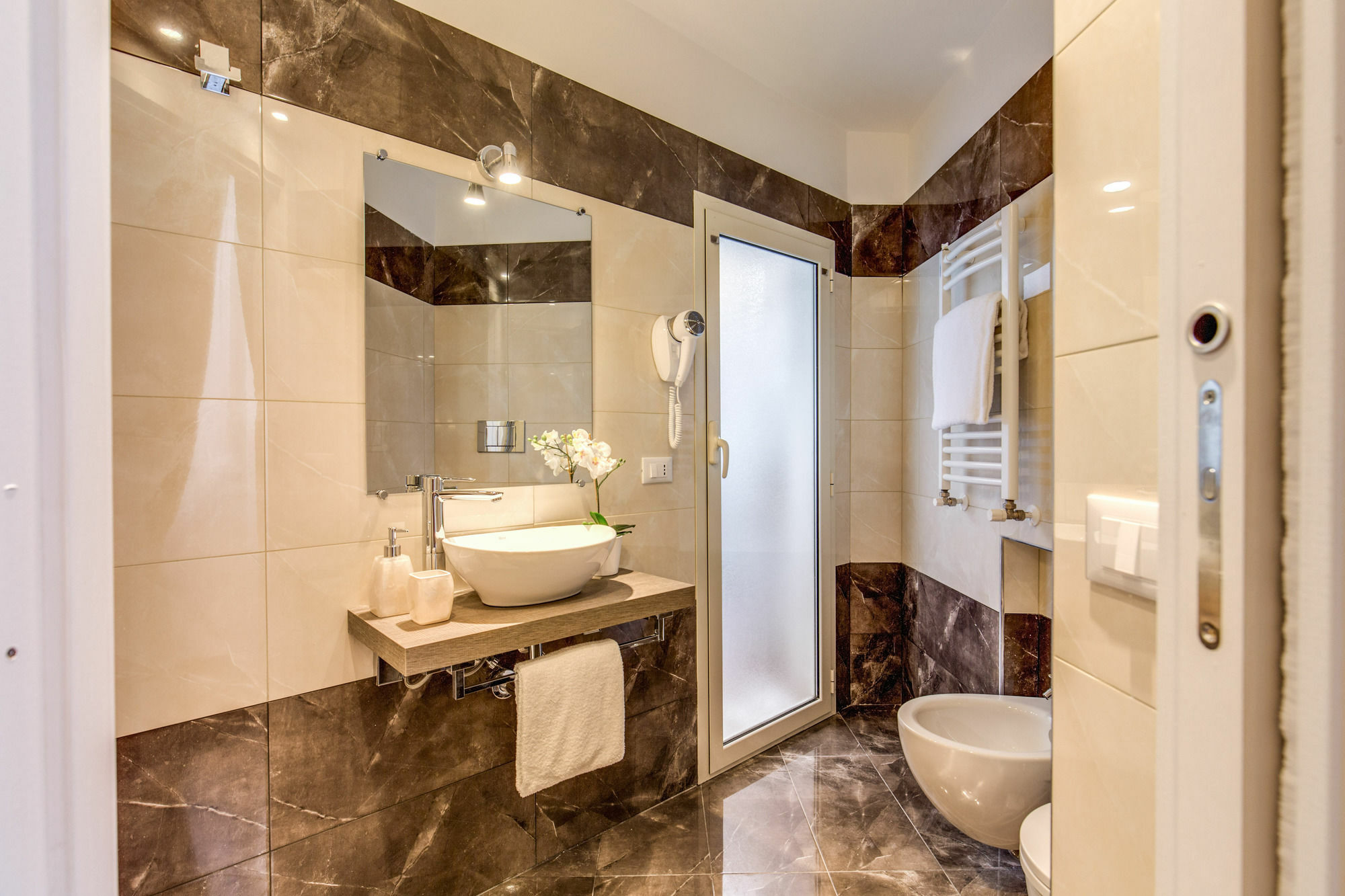 The Bridge Suites Rom Eksteriør billede