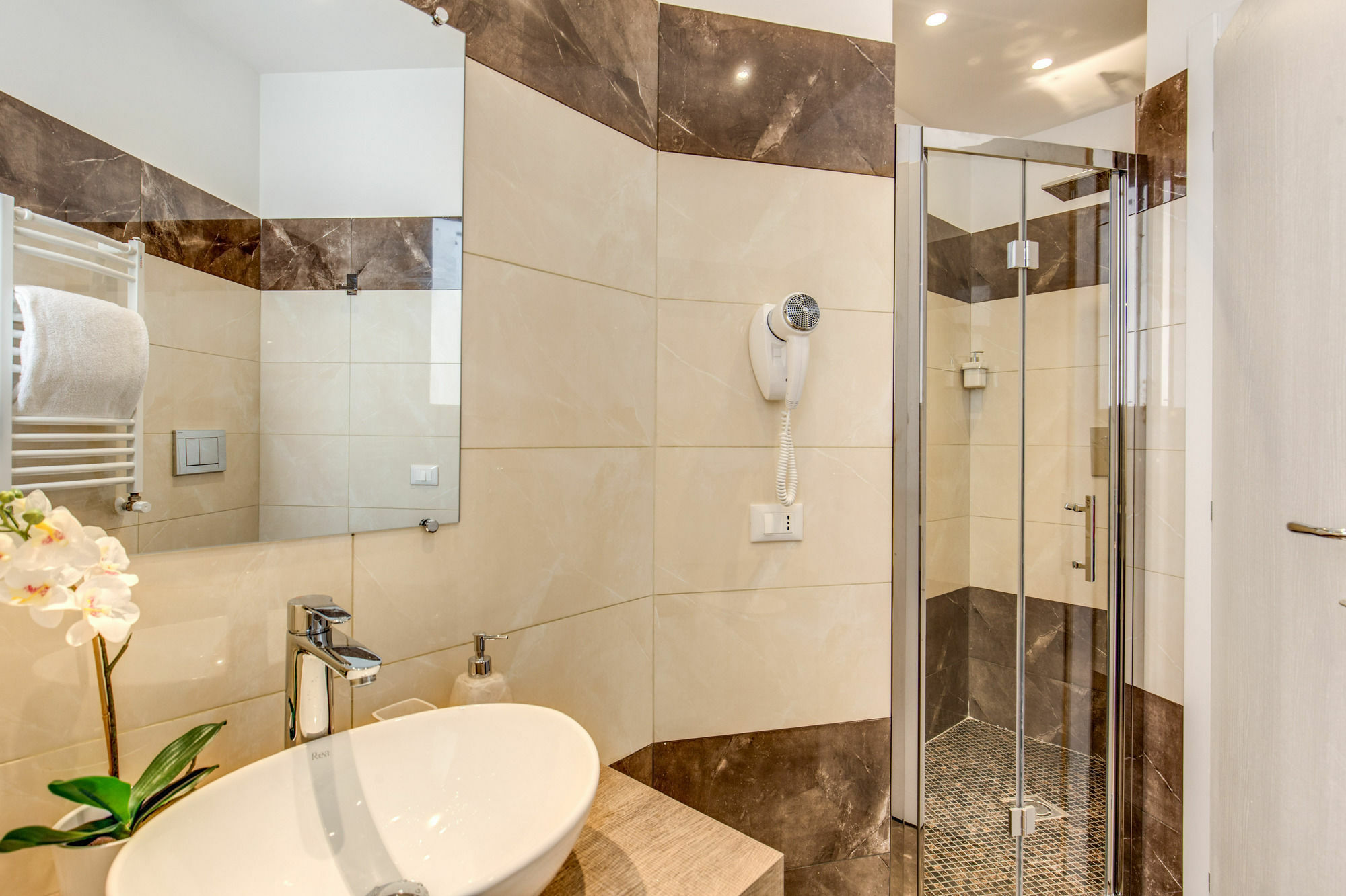 The Bridge Suites Rom Eksteriør billede