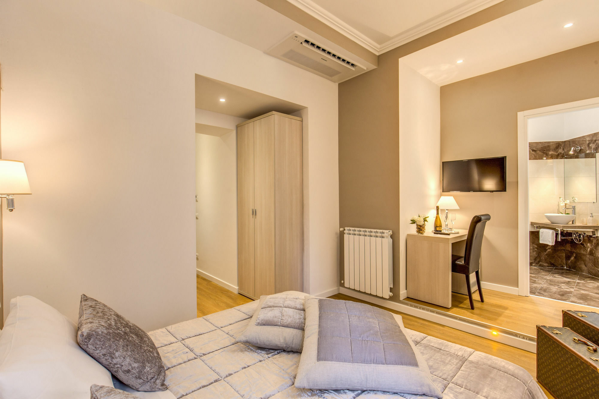 The Bridge Suites Rom Eksteriør billede